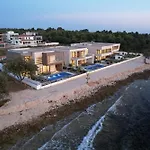فيلة Adria Seafront D Private Pool