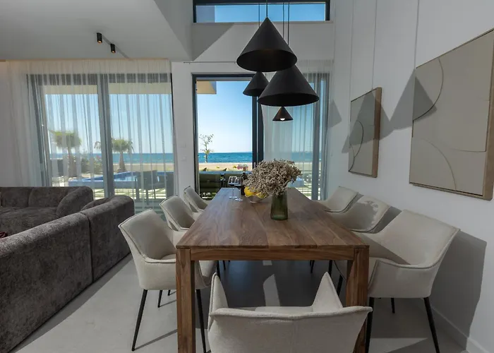 Adria - Seafront D Villa *