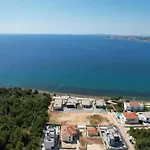 Adria Seafront D Private Pool ヴィラ