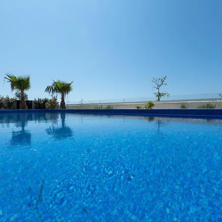Adria Seafront D Private Pool Вилла Затон